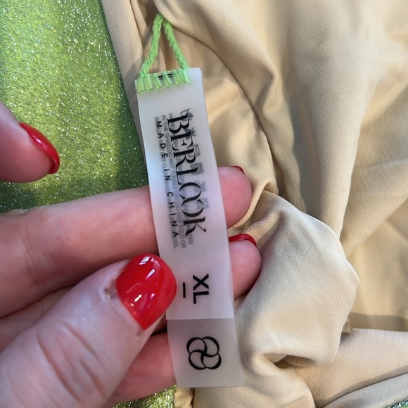 NWT Berlook Women’s Lurex Metallic One Piece Swimsuit Square Neck Bathing Suit - Picture 8 of 8